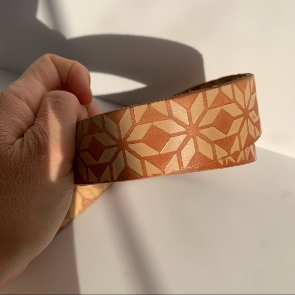 Lucky Brand Embossed leather belt - Picture 3 of 8